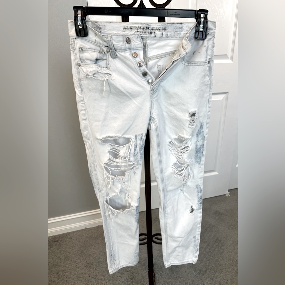 American Eagle ripped light jeans w/ button front Vintage high rise, 100% cotton